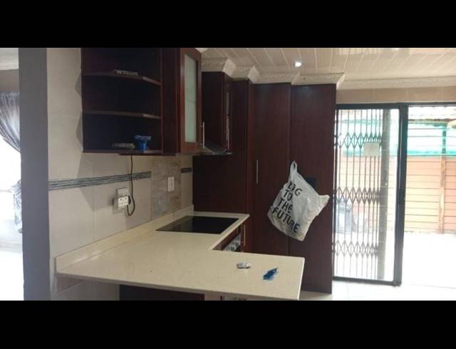 4 BEDROOM HOUSE FOR SALE IN LENASIA EXT 13